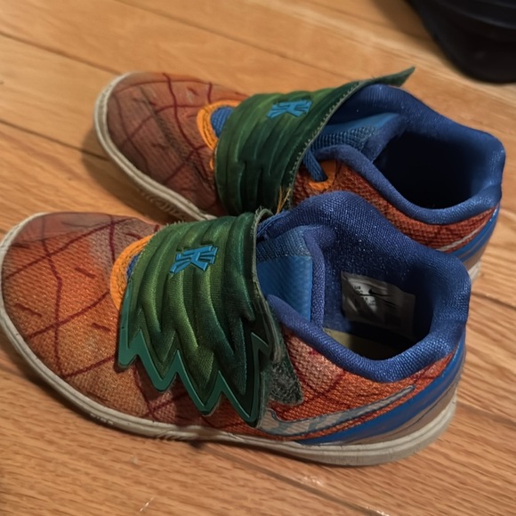 Nike Kyrie 5 Spongebob Squarepants Pineapple House Sneakers Size 10C - Picture 2 of 9